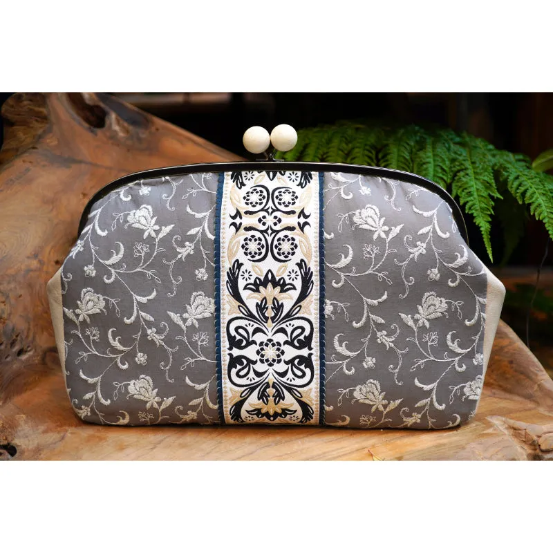 Daphne Clutch