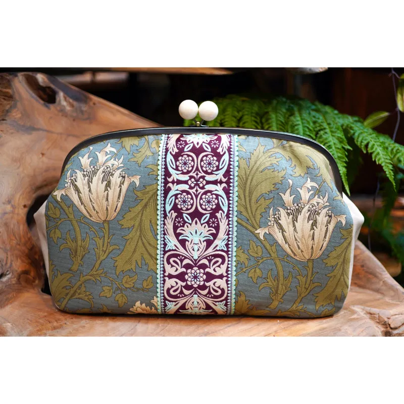 Daphne Clutch