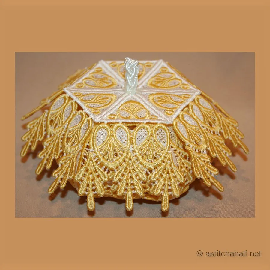 Freestanding Lace Ivory Splendor Boxes
