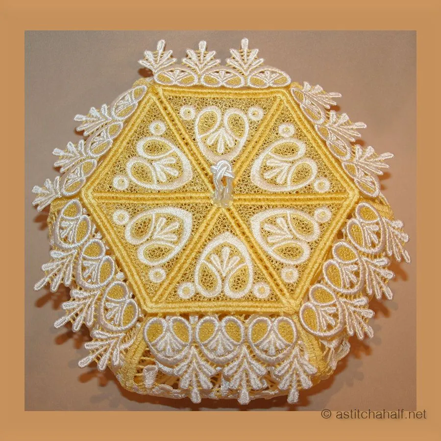 Freestanding Lace Ivory Splendor Boxes