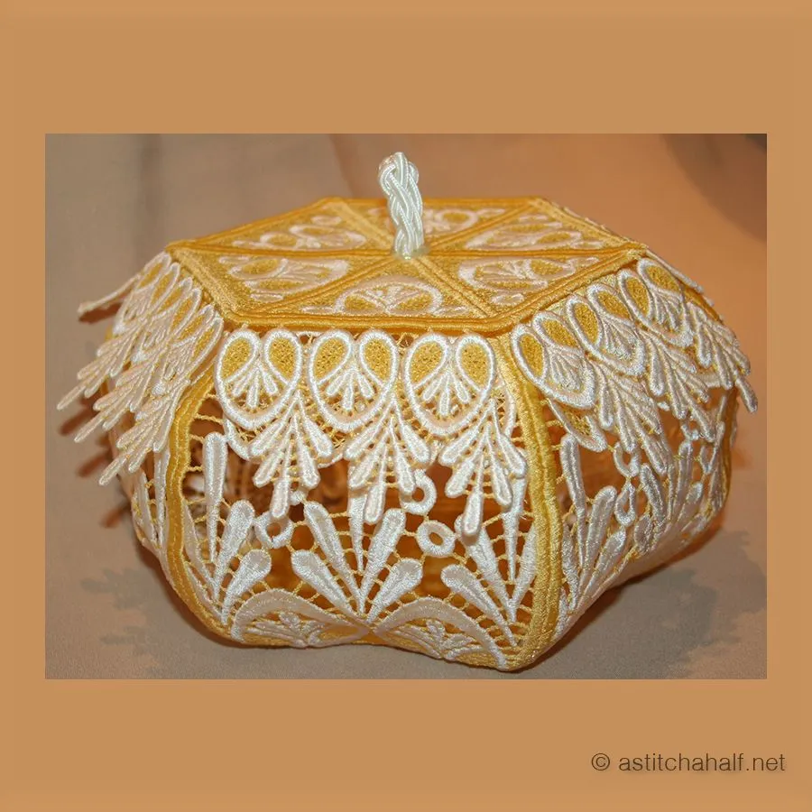 Freestanding Lace Ivory Splendor Boxes