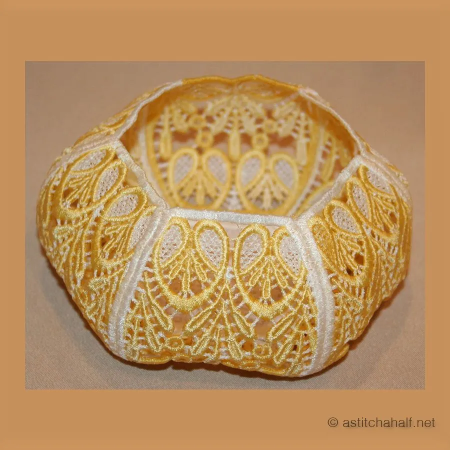 Freestanding Lace Ivory Splendor Boxes