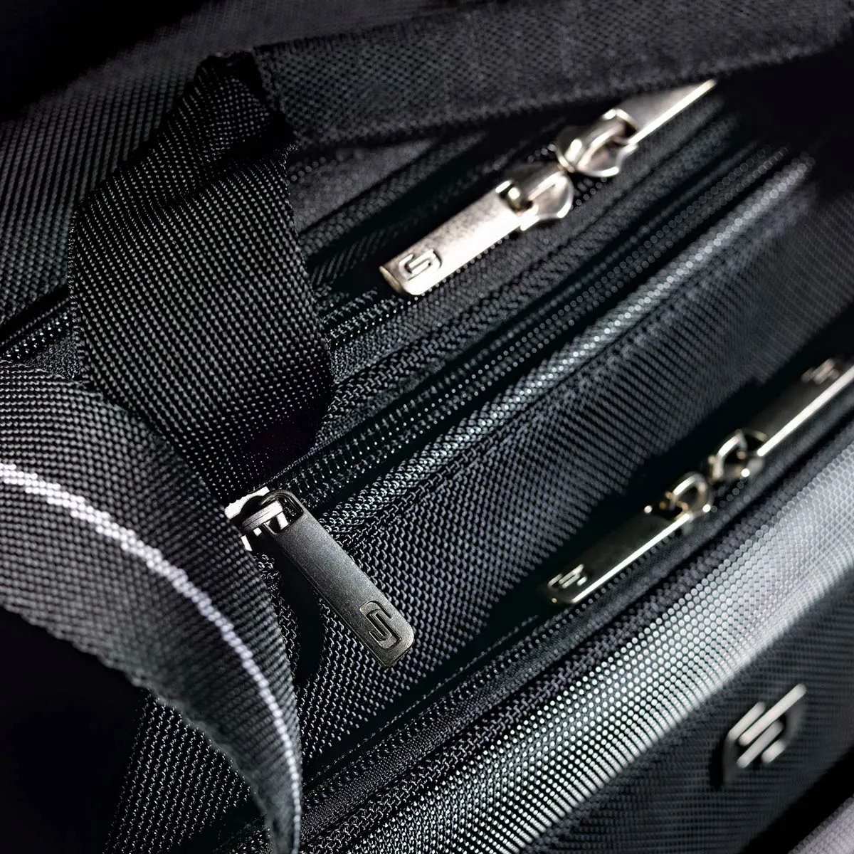 Solo Pro 17.3In Checkfast Briefcase